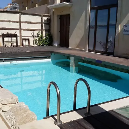 Creta Seafront Residences ホテル 3*