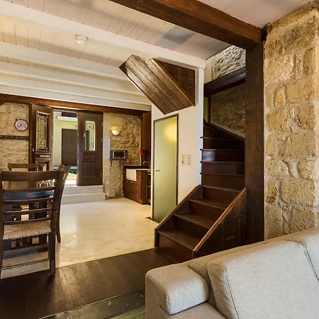 Creta Seafront Residences ホテル 3*