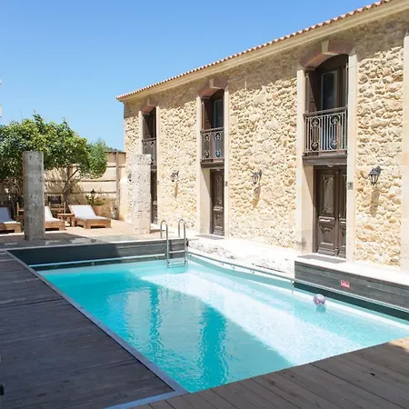 Creta Seafront Residences ホテル